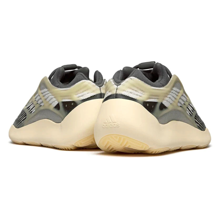 Tênis Yeezy 700 V3 "Fade Salt"