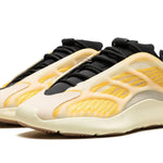 Tênis Adidas Yeezy 700 V3 "Mono Safflower"
