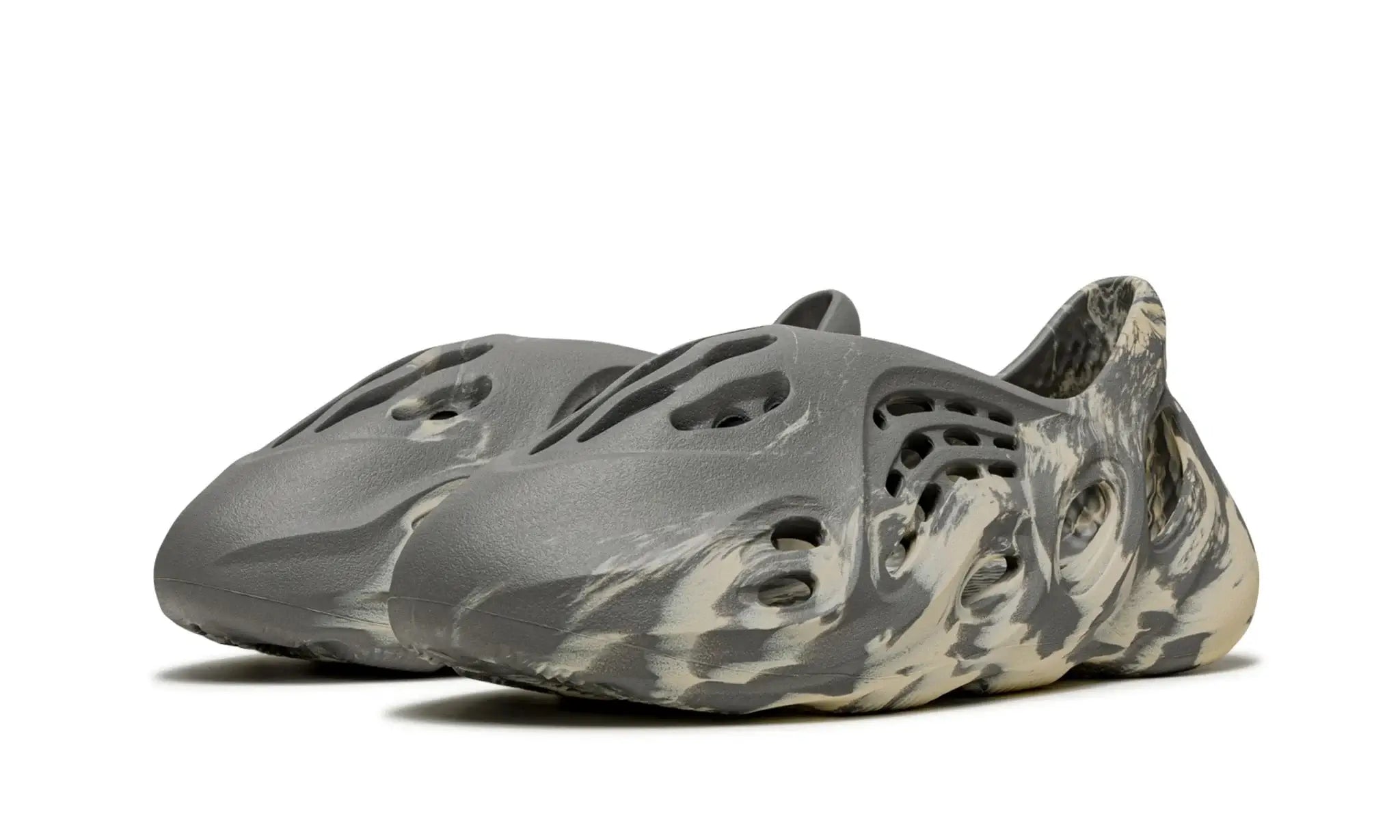 Tênis Yeezy Foam Runner "MXT Moon Gray"