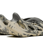 Tênis Yeezy Foam Runner "MXT Moon Gray"