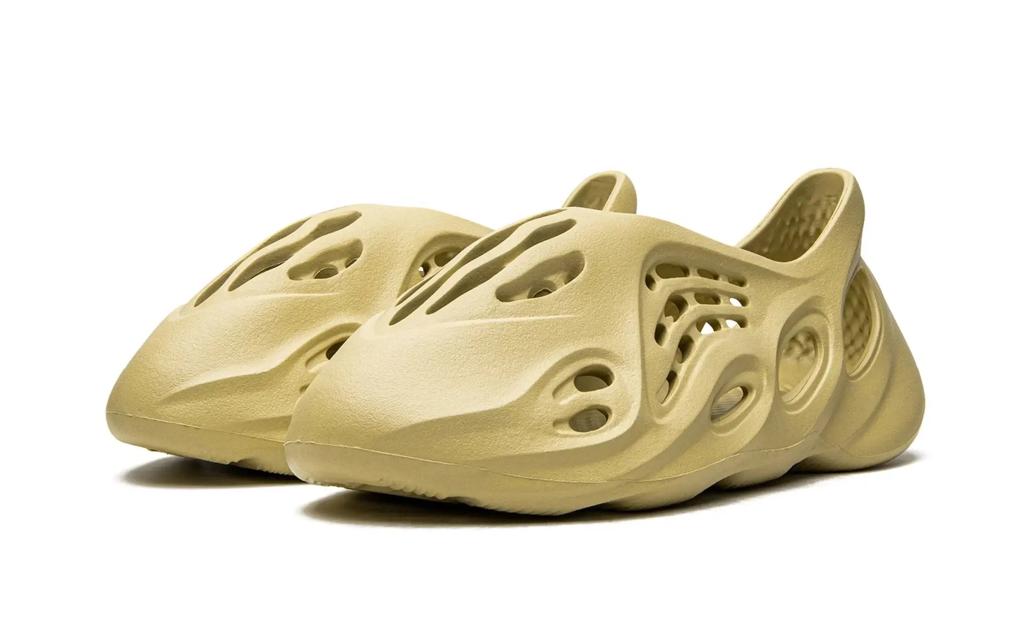 Tênis Yeezy Foam Runner "Sulfur"