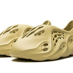 Tênis Yeezy Foam Runner "Sulfur"