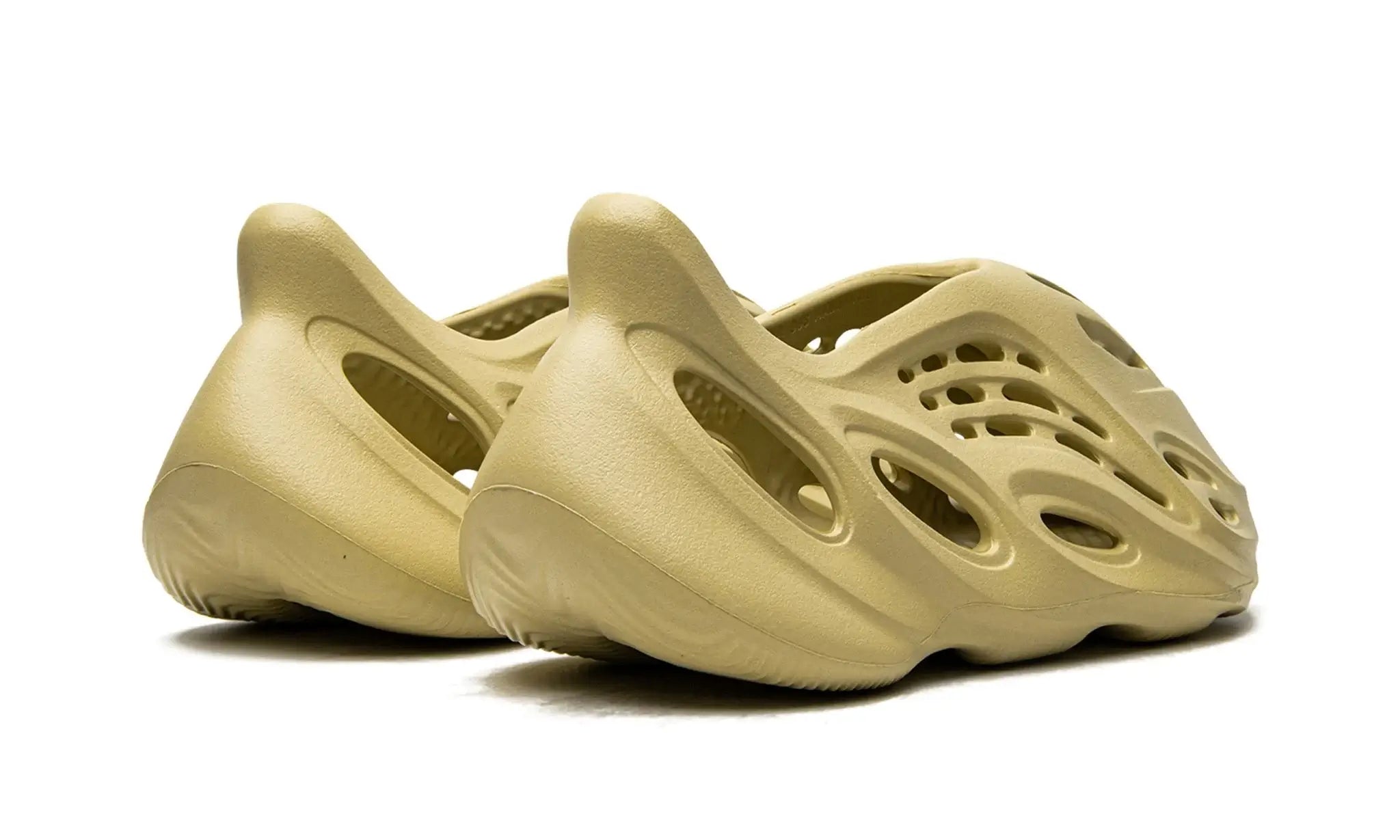 Tênis Yeezy Foam Runner "Sulfur"