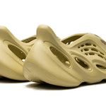 Tênis Yeezy Foam Runner "Sulfur"