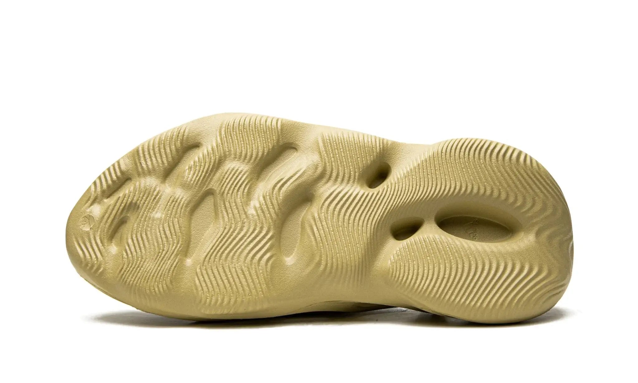 Tênis Yeezy Foam Runner "Sulfur"