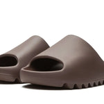Yeezy Slide "Soot" Marrom