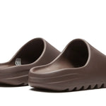 Yeezy Slide "Soot" Marrom