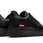 Tênis Air Force 1  x Supreme "Black" Preto