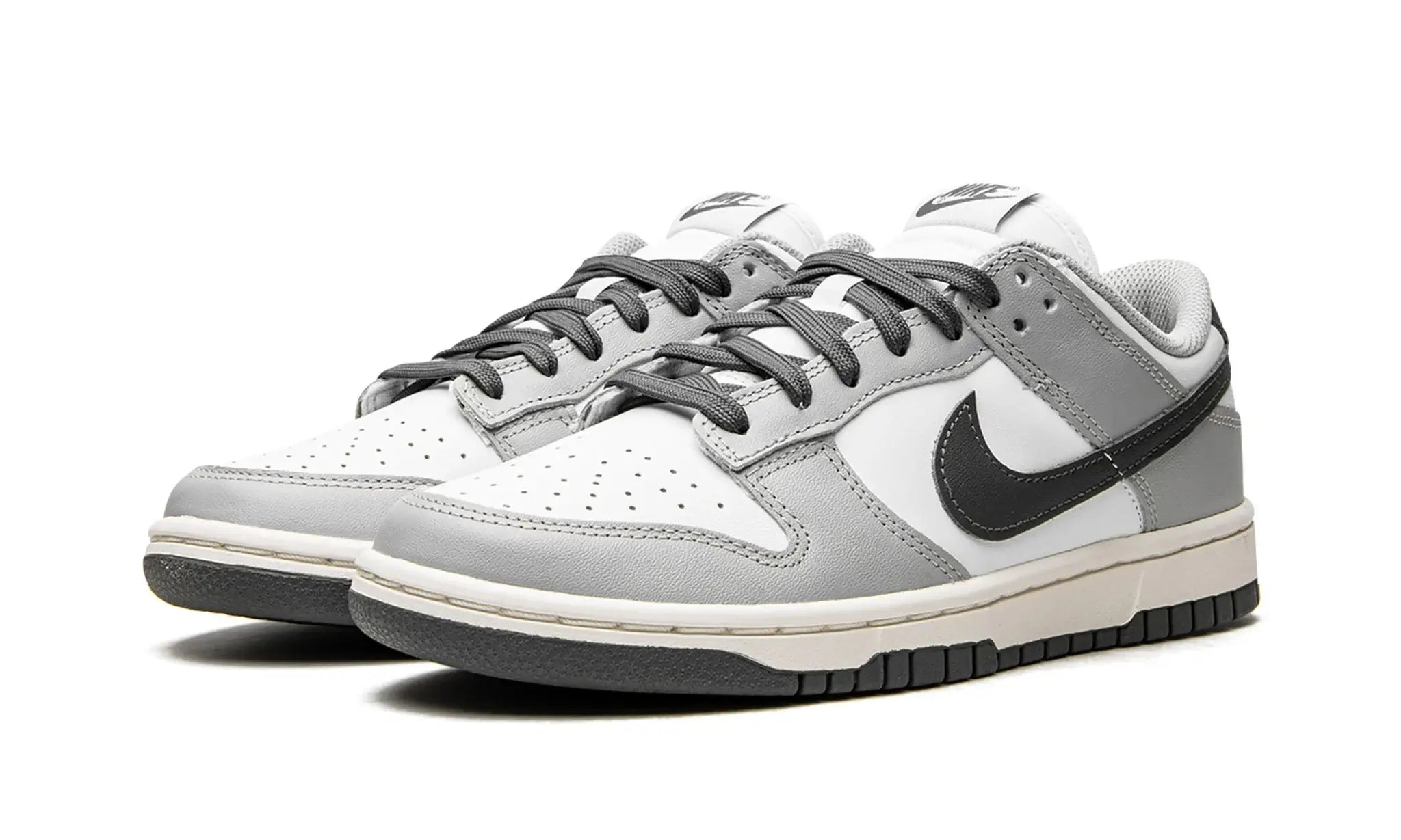 Tênis Nike Dunk Low "Light Smoke Grey" Cinza