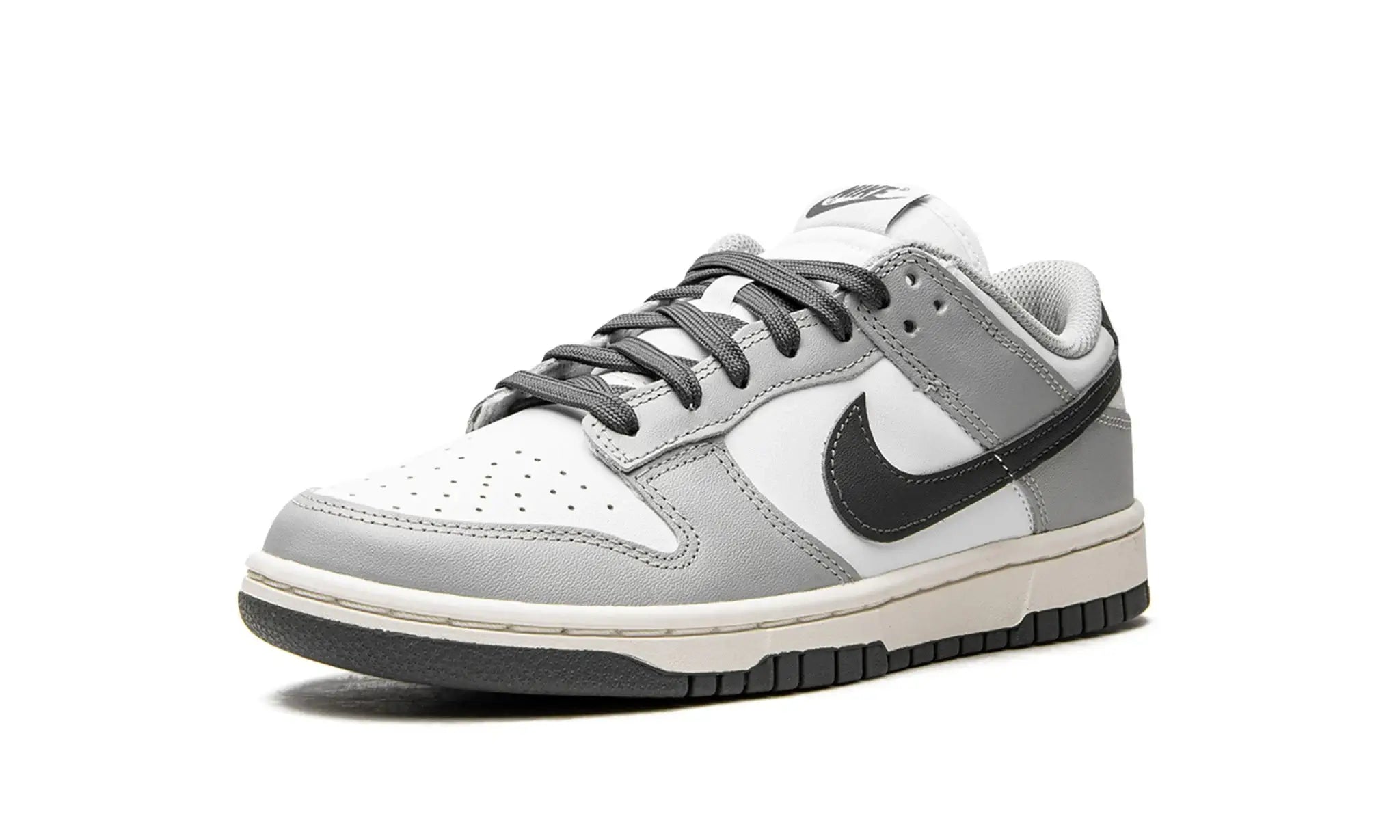 Tênis Nike Dunk Low "Light Smoke Grey" Cinza