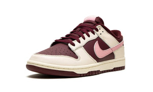 Tênis Nike Dunk Low "Valentine's Day" Bordô