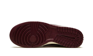 Tênis Nike Dunk Low "Valentine's Day" Bordô