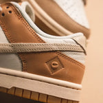 Tênis Nike Dunk Low "Australia" Marrom
