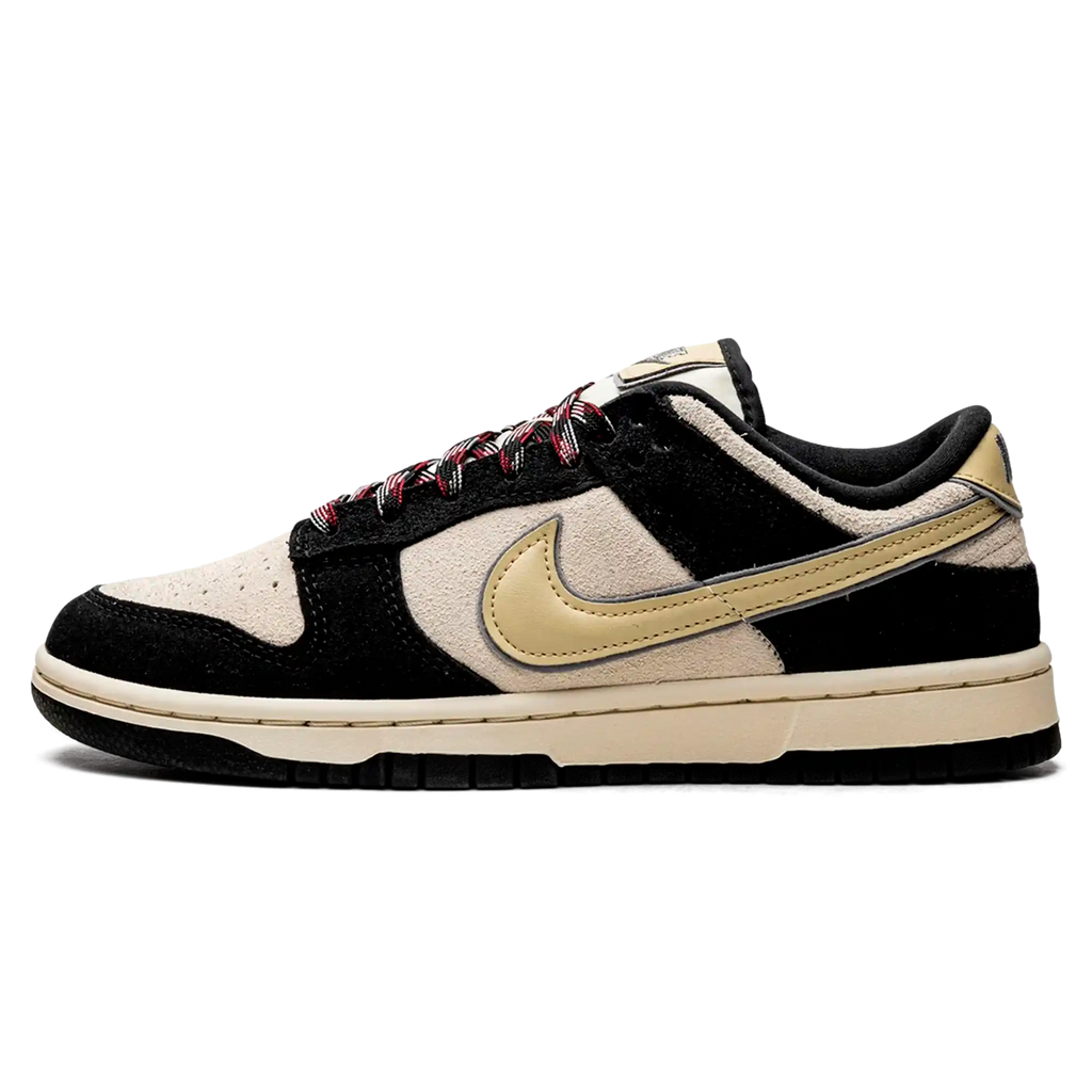 Tênis Nike Dunk Low "Black Team Gold" Preto / Dourado