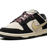 Tênis Nike Dunk Low "Black Team Gold" Preto / Dourado