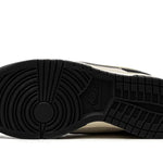 Tênis Nike Dunk Low "Black Team Gold" Preto / Dourado