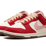 Tênis Nike Dunk Low "Bacon" Vermelho / Rosa