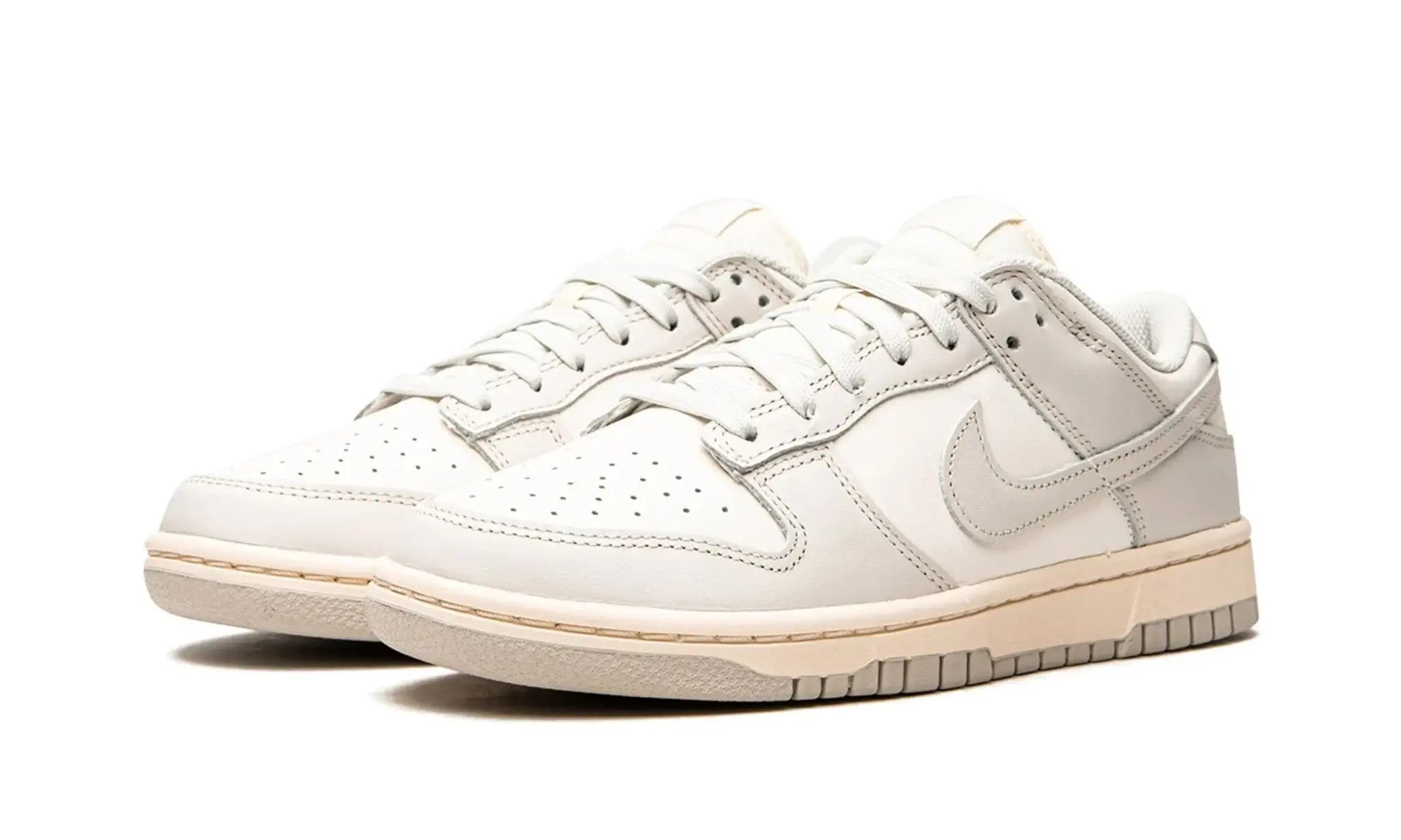 Tênis Nike Dunk Low "Light Bone" Cinza