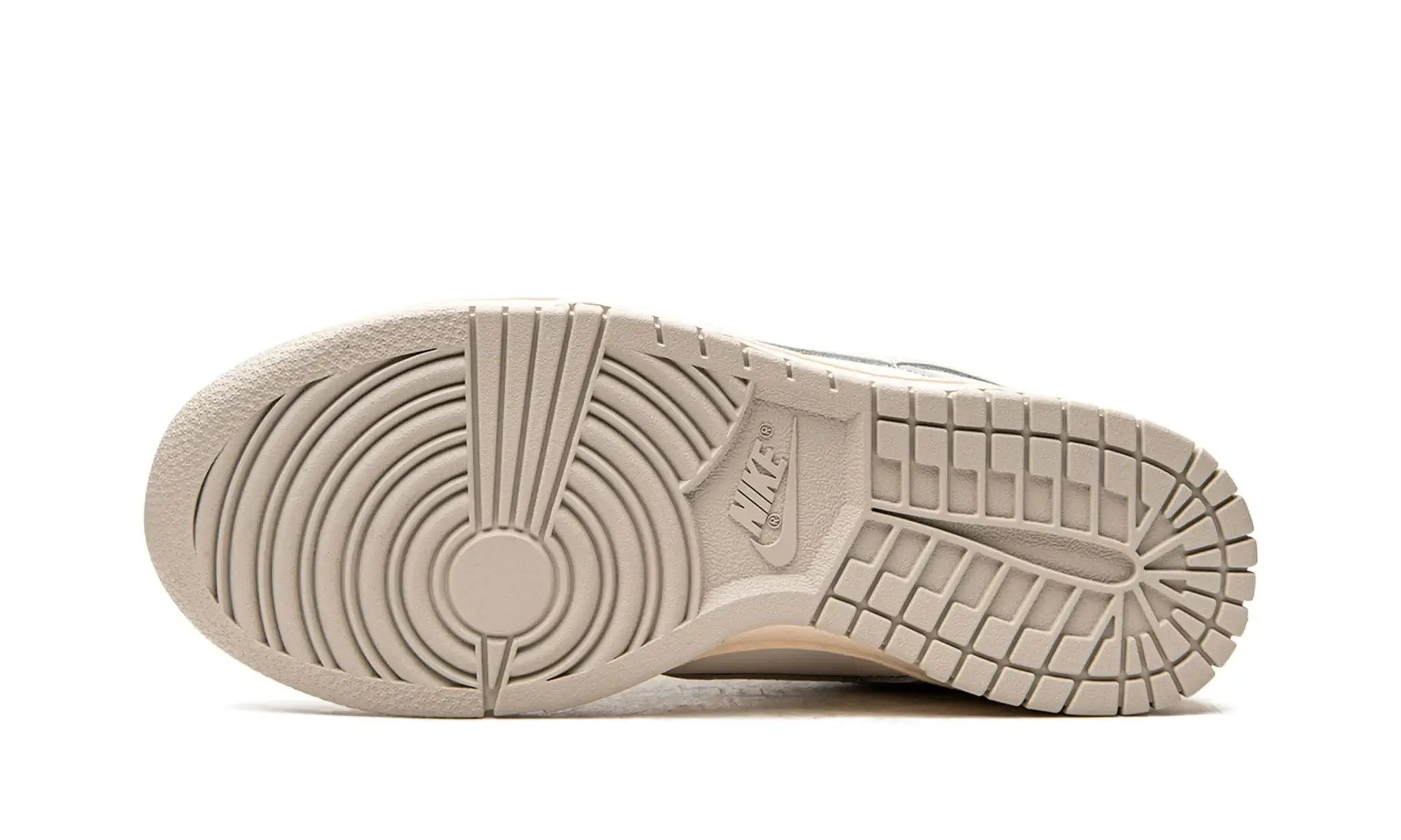 Tênis Nike Dunk Low "Light Bone" Cinza
