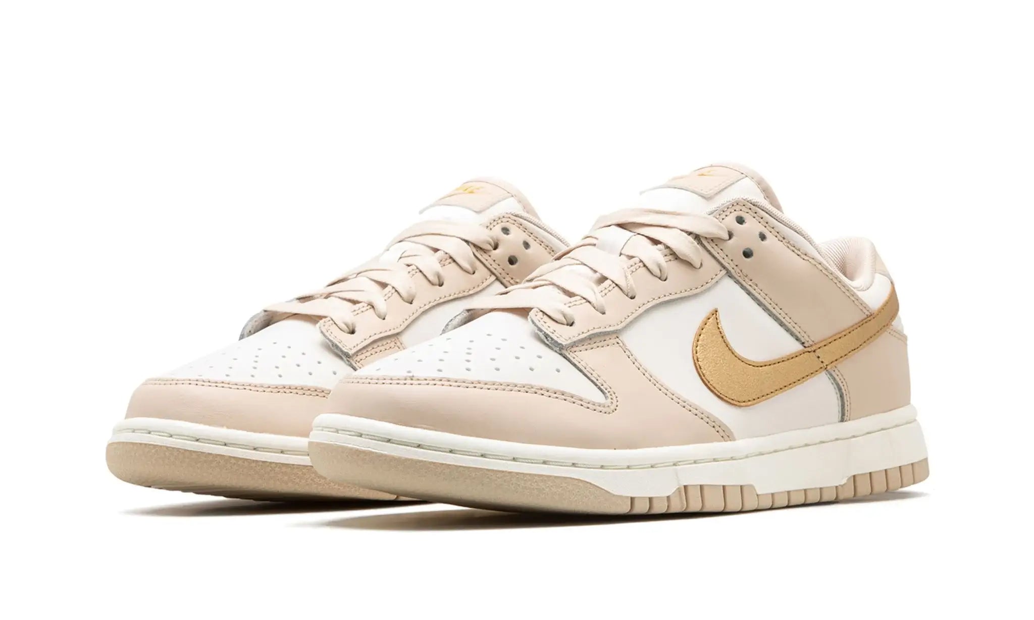 Tênis Nike Dunk Low "Metallic Gold" Dourado