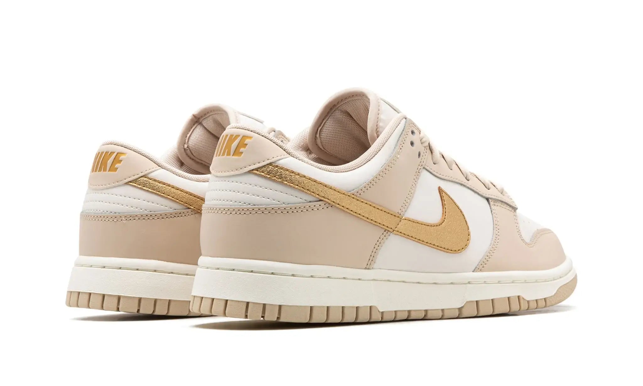 Tênis Nike Dunk Low "Metallic Gold" Dourado