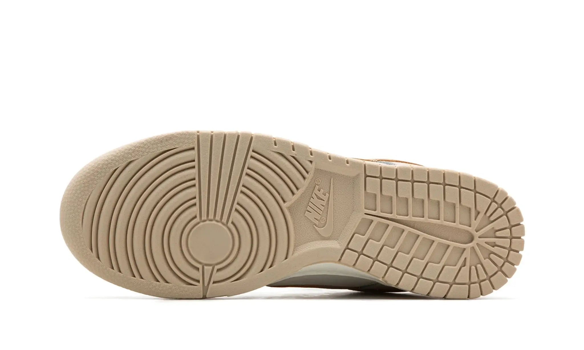 Tênis Nike Dunk Low "Metallic Gold" Dourado