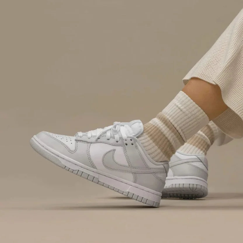 Tênis Nike Dunk Low "Photon Dust" Cinza