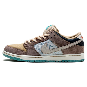 Tênis Nike Dunk Low SB "Big Money Savings" Marrom