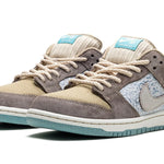 Tênis Nike Dunk Low SB "Big Money Savings" Marrom