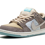 Tênis Nike Dunk Low SB "Big Money Savings" Marrom