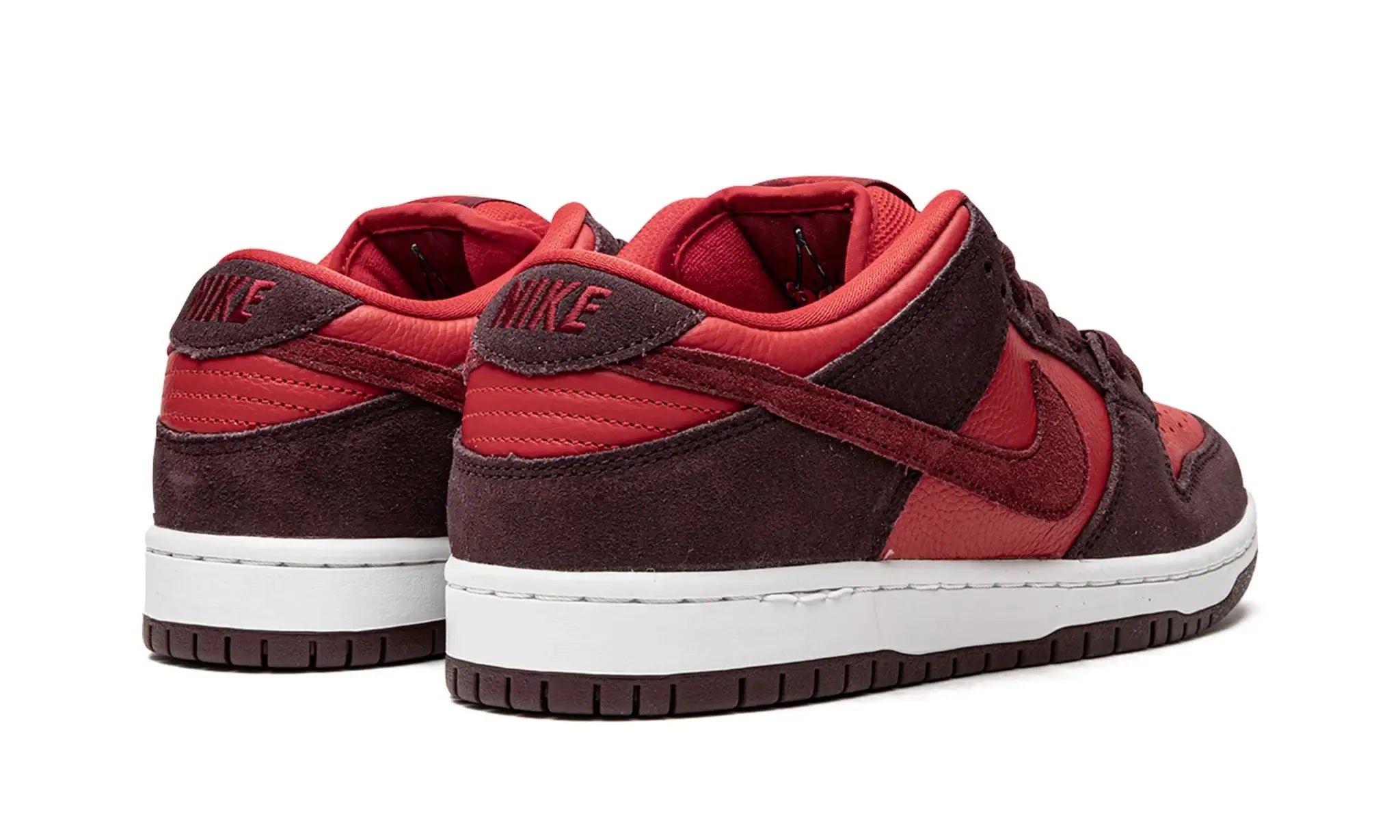Tênis Nike Dunk Low SB "Cherry" Vermelho