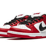 Tênis Nike Dunk Low SB "Chicago" Vermelho / Branco