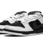 Tênis Nike Dunk Low SB "TIGHTBOOTH" Preto / Branco