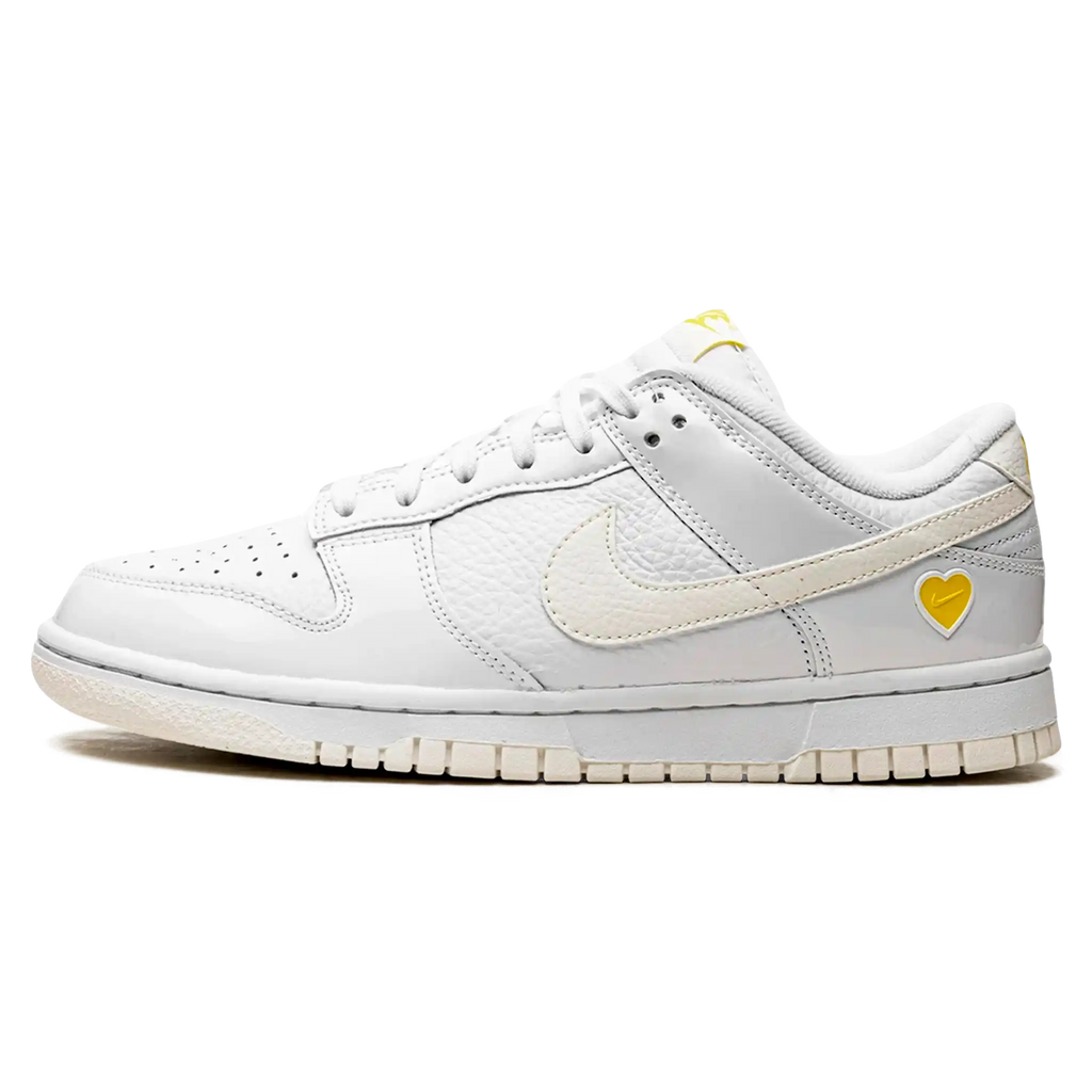 Tênis Nike Dunk Low "Yellow Heart" Branco