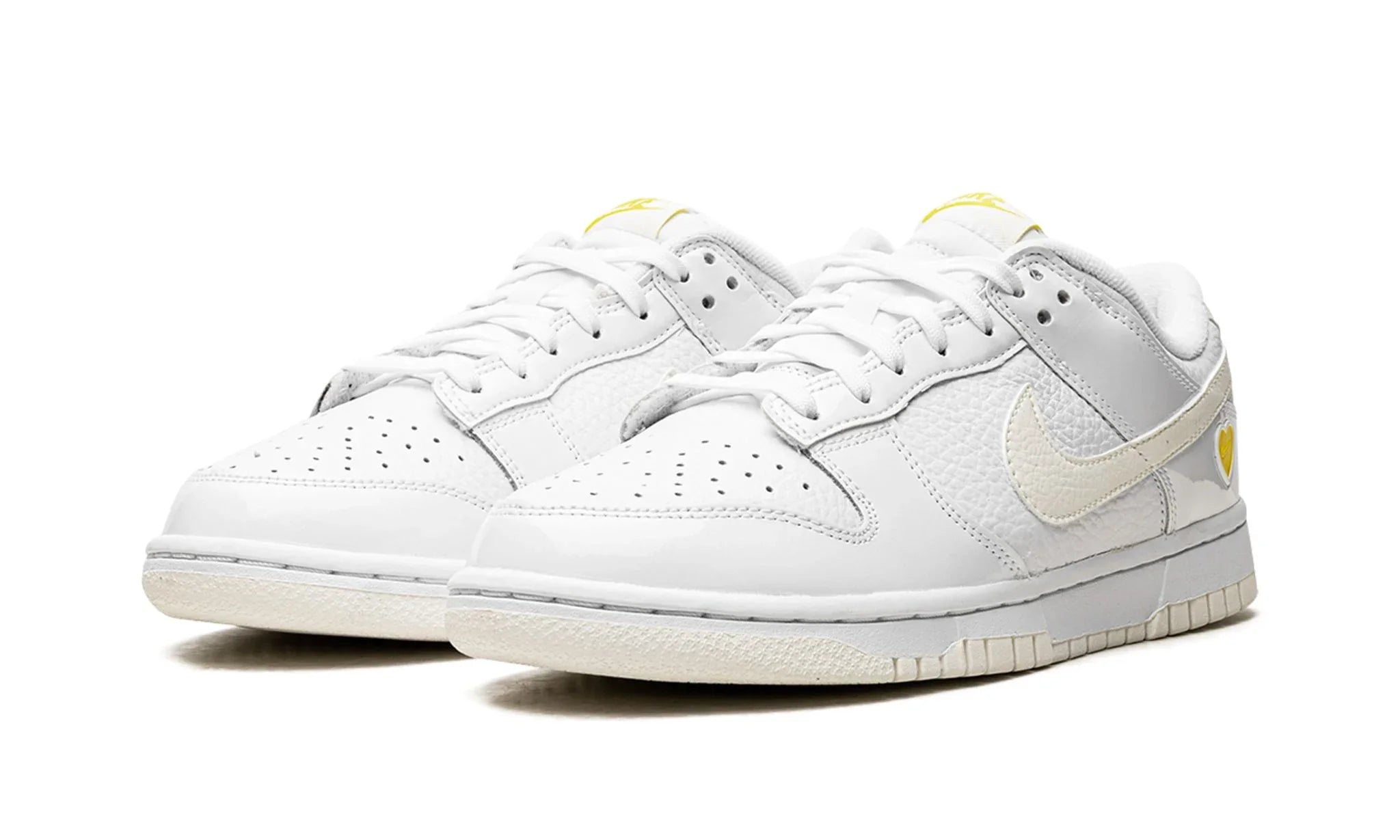 Tênis Nike Dunk Low "Yellow Heart" Branco