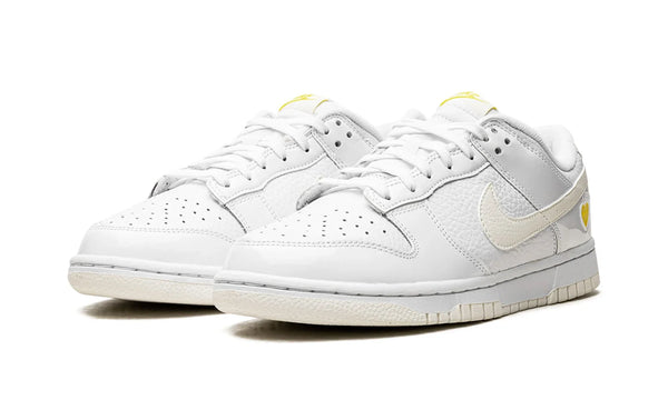 Tênis Nike Dunk Low "Yellow Heart" Branco