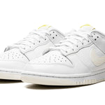 Tênis Nike Dunk Low "Yellow Heart" Branco