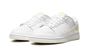 Tênis Nike Dunk Low "Yellow Heart" Branco