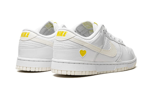 Tênis Nike Dunk Low "Yellow Heart" Branco