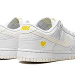 Tênis Nike Dunk Low "Yellow Heart" Branco