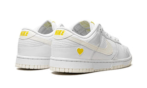 Tênis Nike Dunk Low "Yellow Heart" Branco