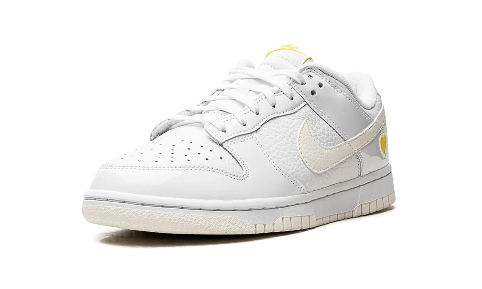 Tênis Nike Dunk Low "Yellow Heart" Branco