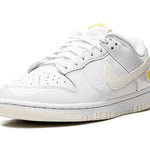 Tênis Nike Dunk Low "Yellow Heart" Branco