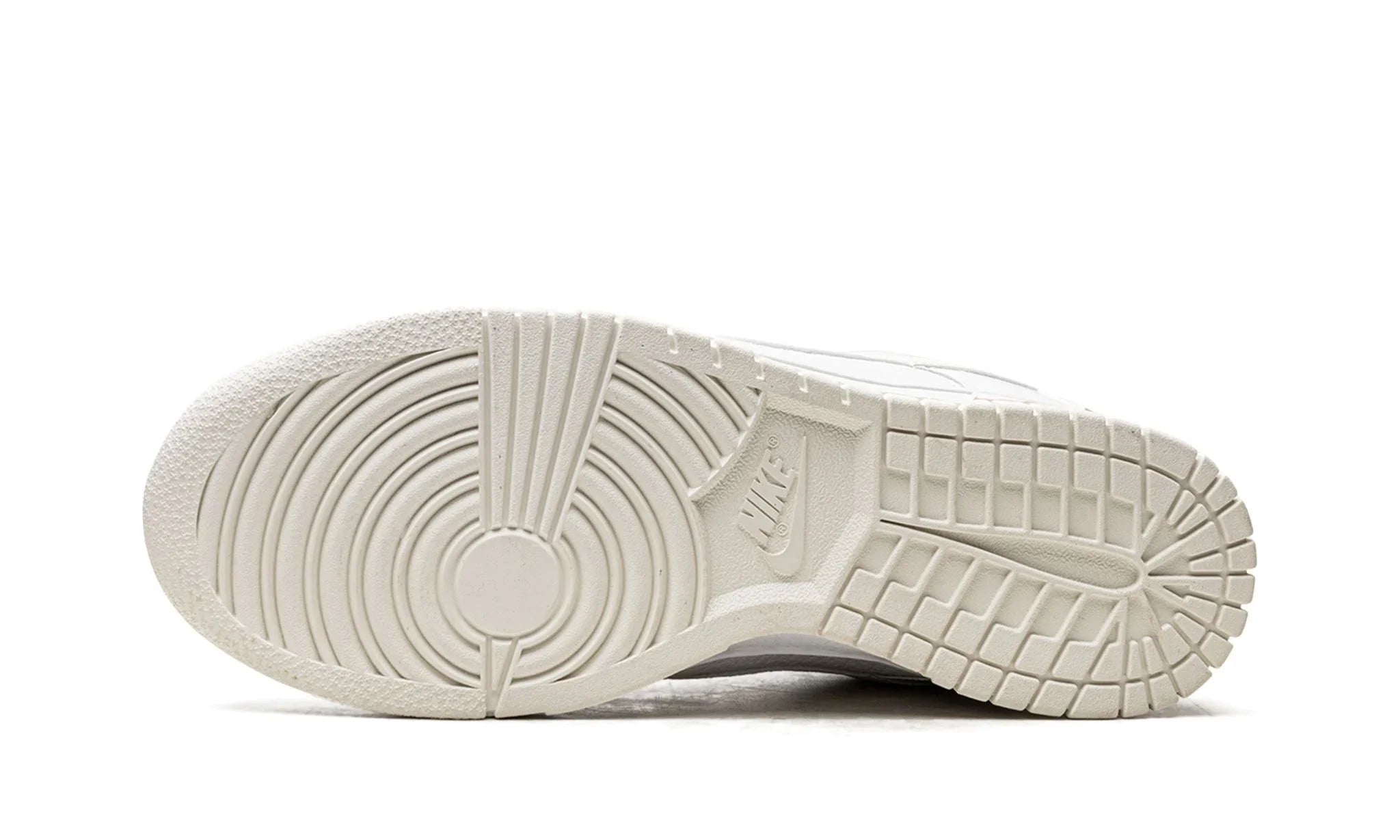 Tênis Nike Dunk Low "Yellow Heart" Branco