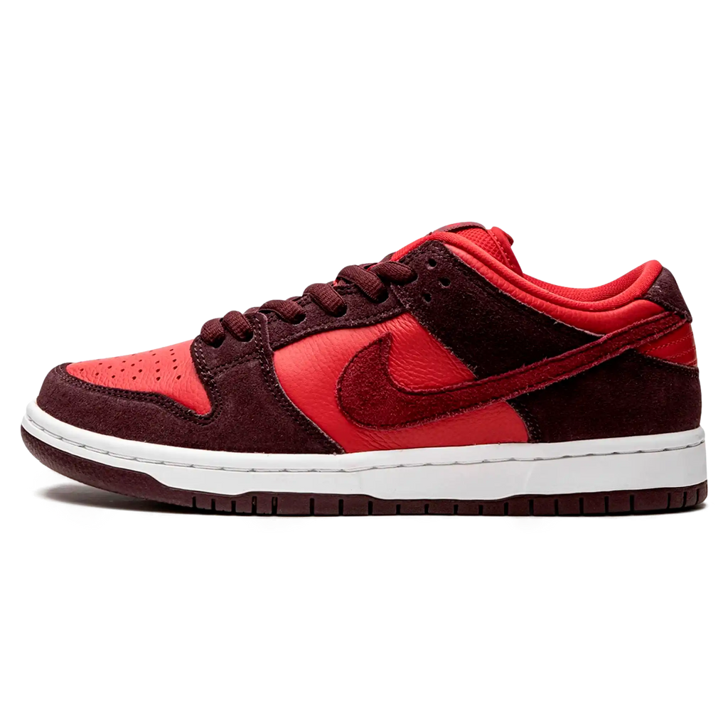 Tênis Nike Dunk Low SB "Cherry" Vermelho