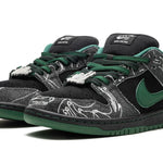 Tênis Nike Dunk Low SB "There Skateboards" Preto / Verde