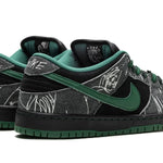 Tênis Nike Dunk Low SB "There Skateboards" Preto / Verde