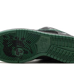 Tênis Nike Dunk Low SB "There Skateboards" Preto / Verde